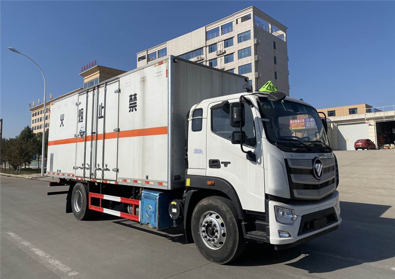 CSC5180XFWB6型腐蝕性物品廂式運(yùn)輸車(chē)